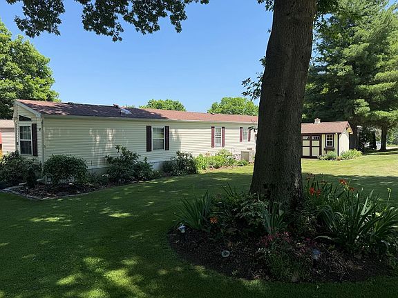 2nd image of 16 Pin Oak Ln