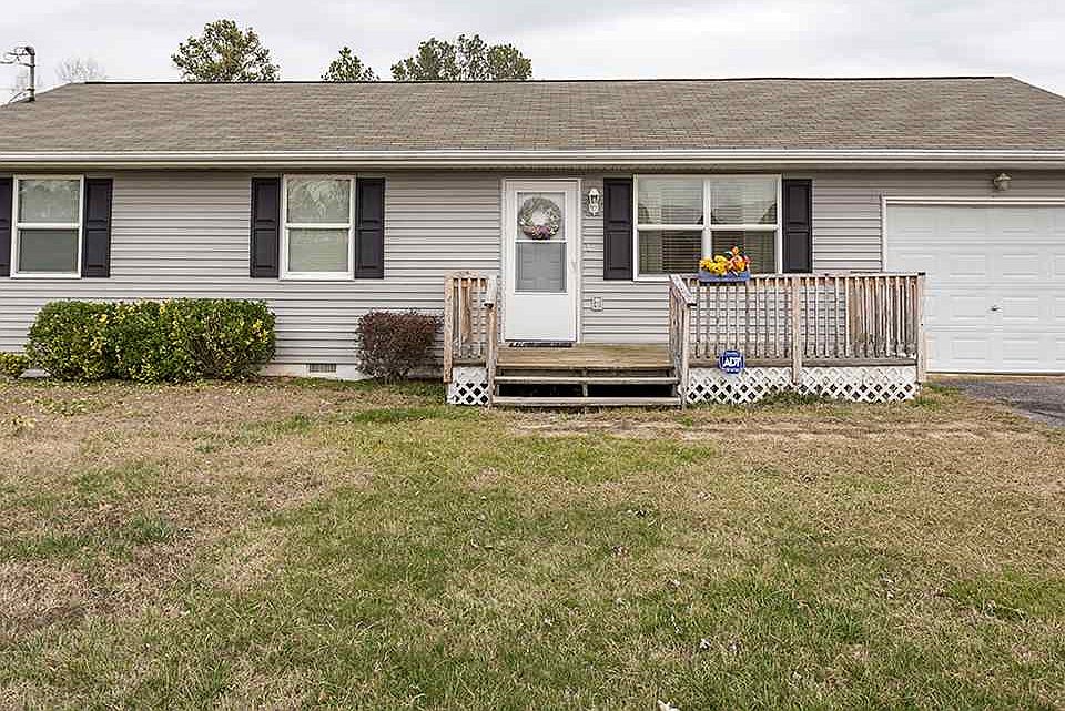 1st image of 240 Ayers Dr NE