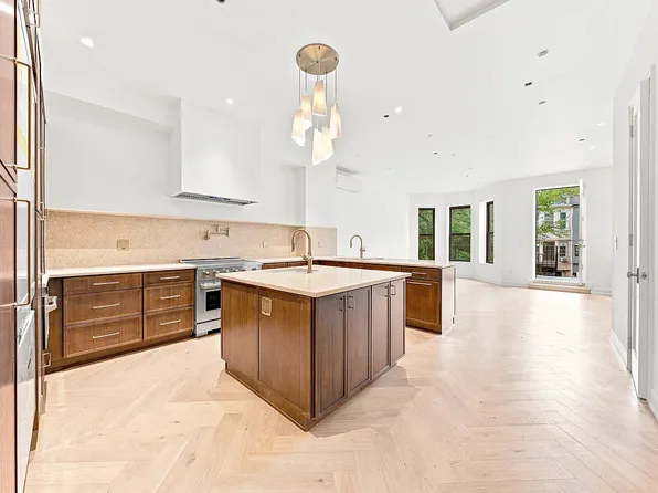 1347 Bergen St, Brooklyn, NY 11213