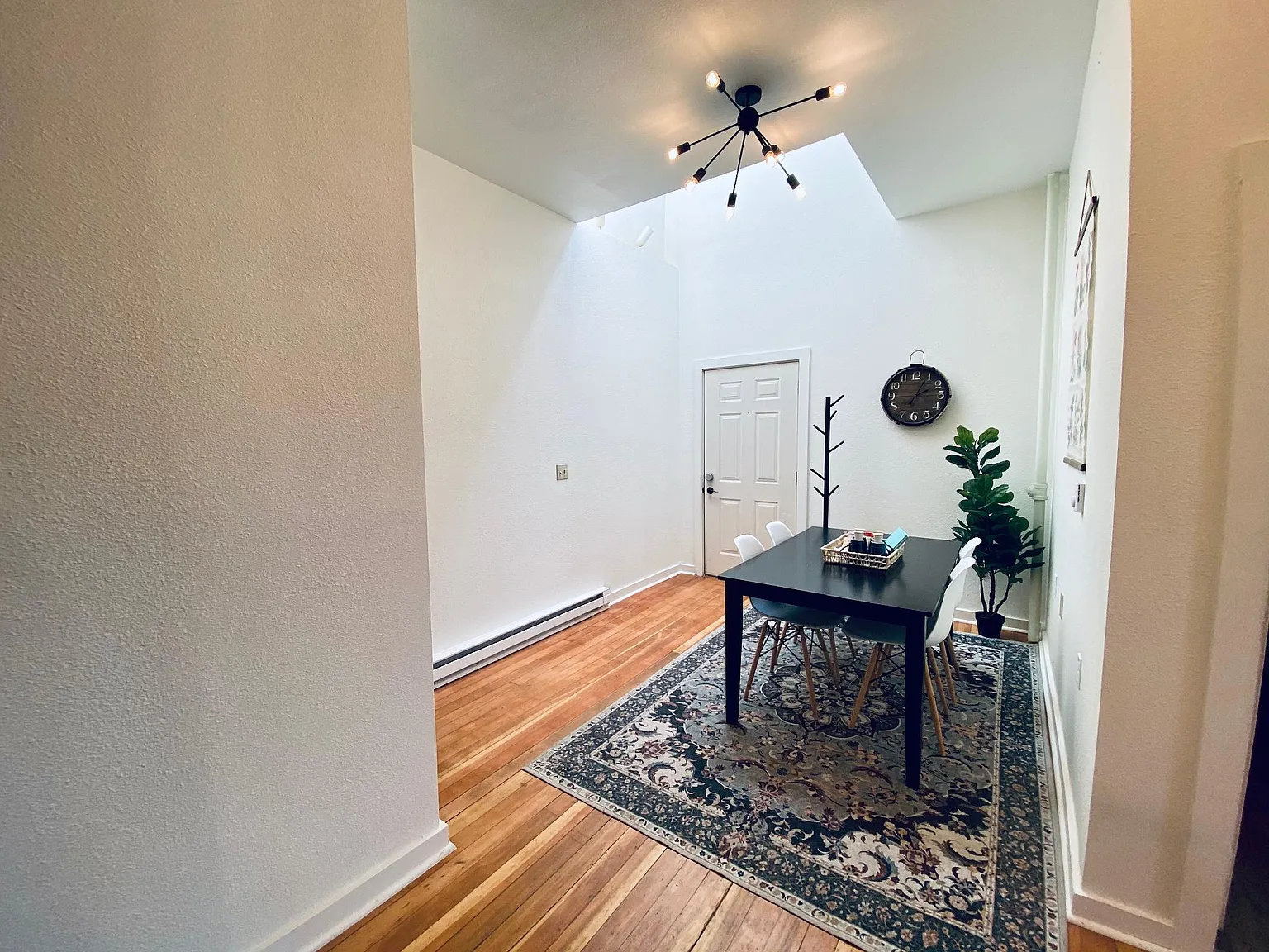 2 bed, 759 sqft, $1,600 — Photo 2