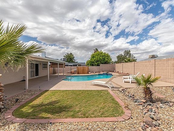 3rd image of 2834 W Villa Maria Dr