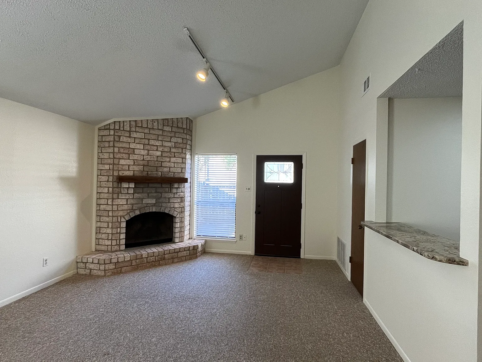 4817 Shadowbend Dr — Photo 3