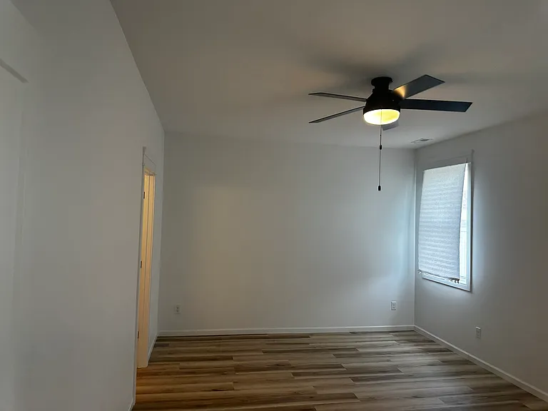 387 S Madison St — Photo 11