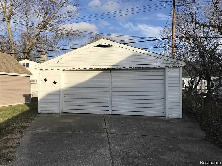 23440 Couzens Ave — Photo 9