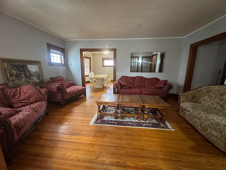104 Millbank St — Photo 4