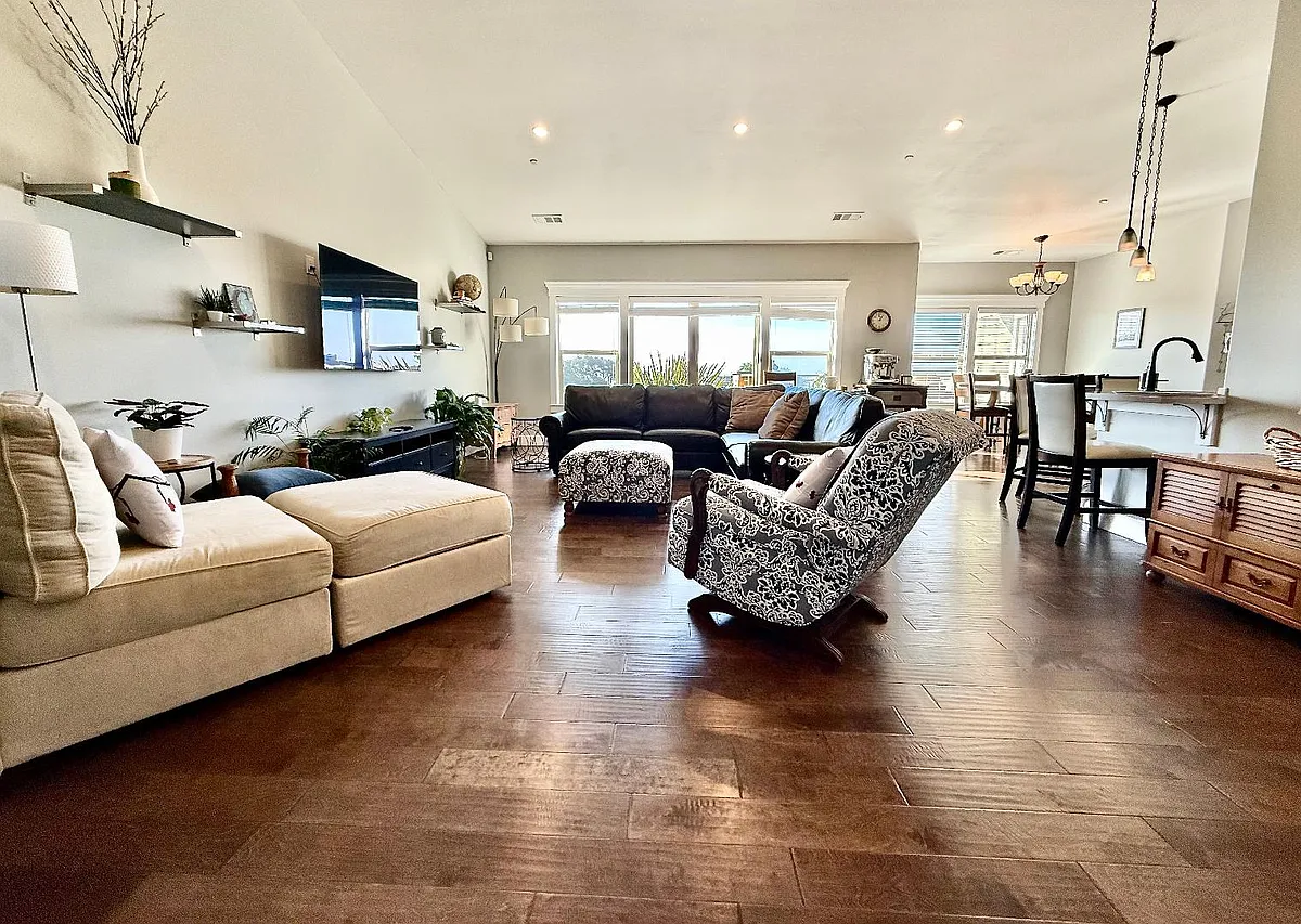Unit Photo - 760 Beachwood Ct