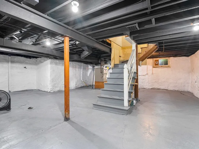 1009 W 77th St — Photo 22