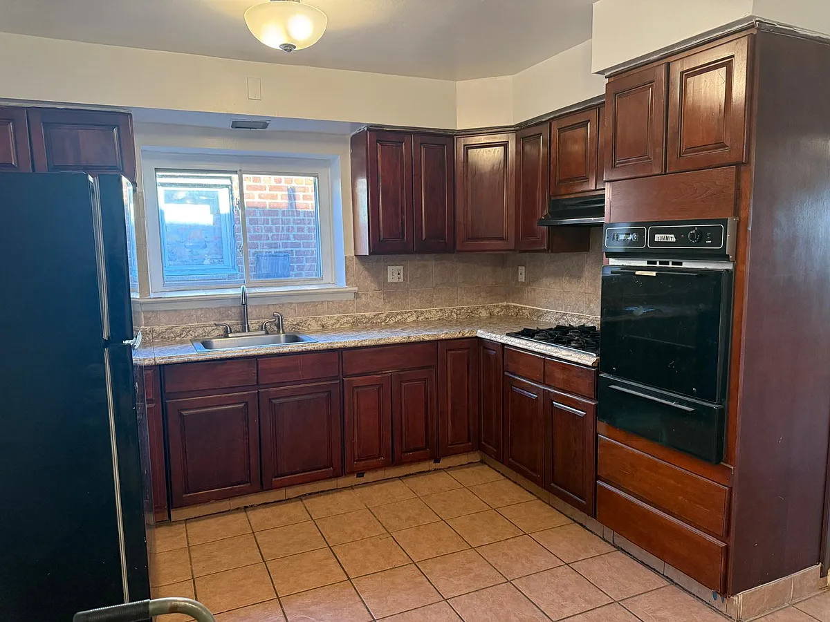 Building Photo - 1320 Thieriot Ave #2