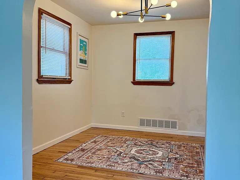 22600 Ivan Ave — Photo 5