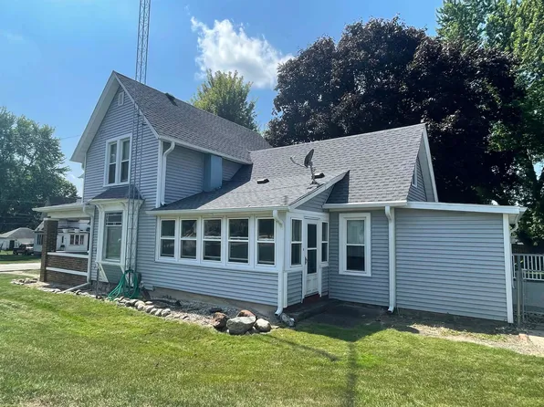335 W Main St, Capron, IL 61012