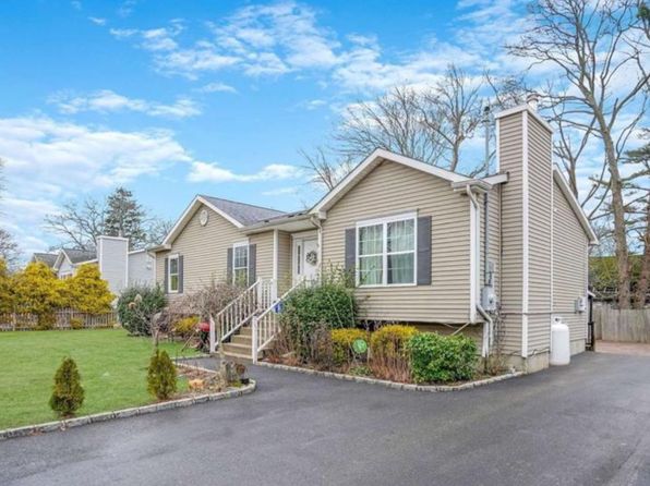 83 Whittier Dr