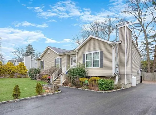 83 Whittier Dr Photo 1