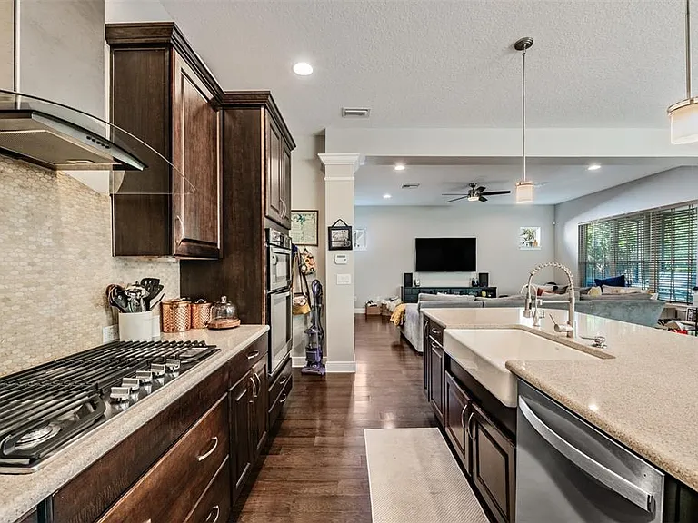 3007 W Palmira Ave — Photo 18