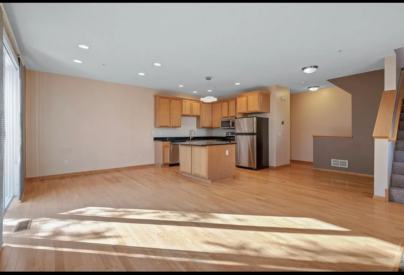 2 bed, 1340 sqft, $3,095 — Photo 2