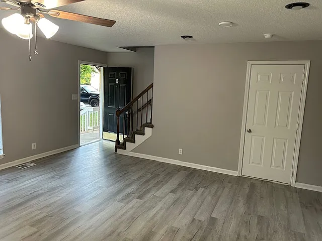 2 bed, 2.5 bath, 1400 sqft, $1,350 — Photo 3