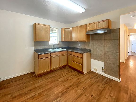 3rd image of 1422 E Llano Dr