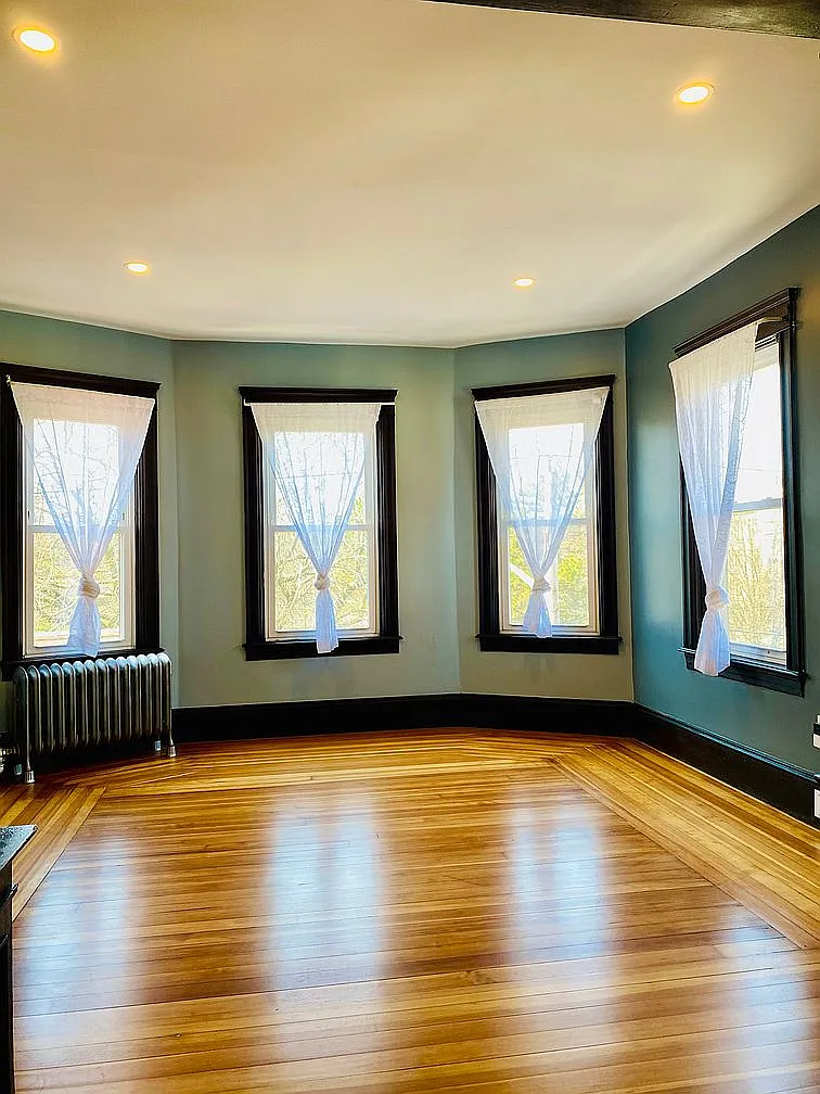 3 bed, 1286 sqft, $1,850 — Photo 2