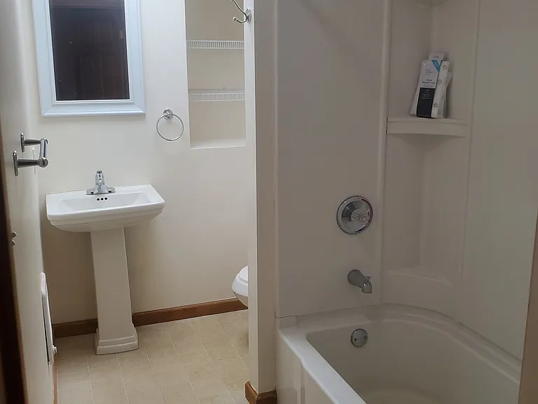 215 Desmond St #B — Photo 4