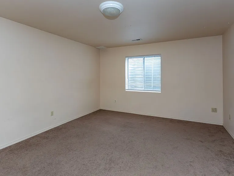 1130 Pond Side Dr — Photo 30