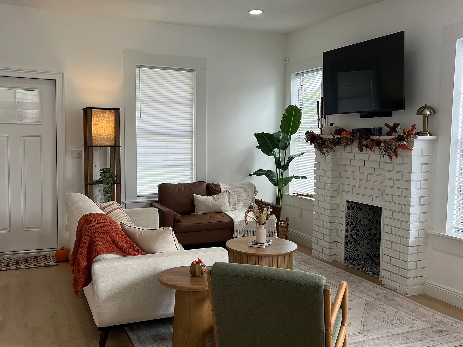 417 E Hugh St — Photo 3