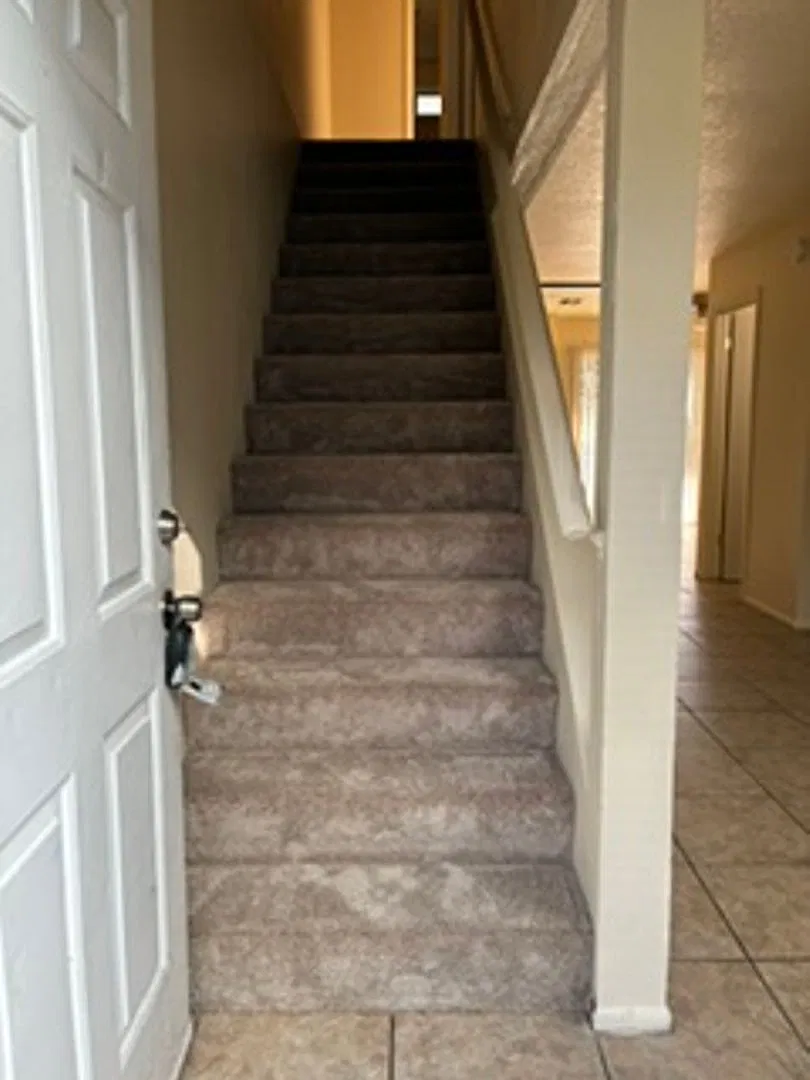 Large 2 bed 1 1/2 bath Town house. — Photo 2