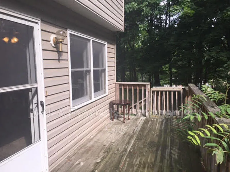 2 bed, 1.5 bath, 1096 sqft, $1,550 — Photo 3