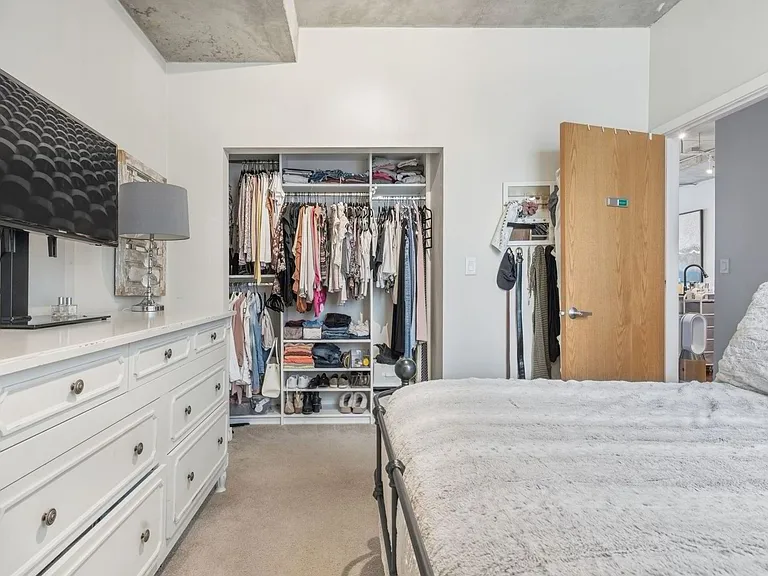 1610 W Fullerton Ave #312 — Photo 9