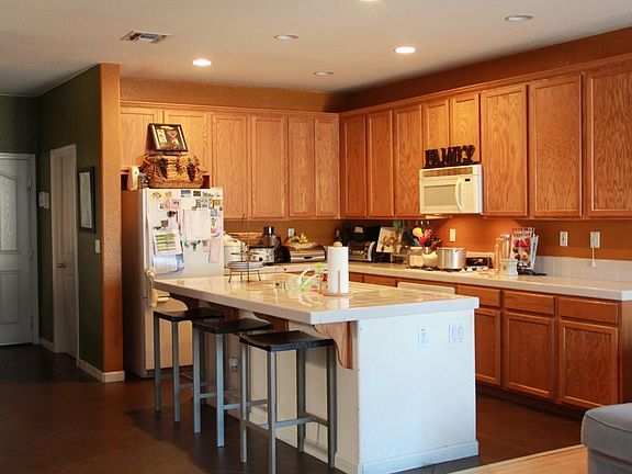 2nd image of 675 Carnelian Ave