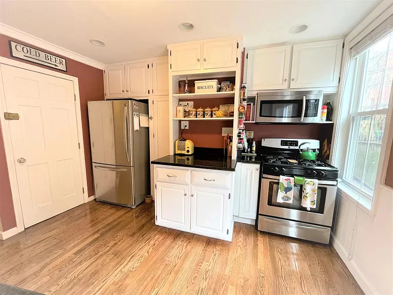 25 Pleasant St #1 — Photo 8
