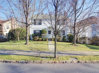 16 Parkview Dr, Bronxville, NY 10708