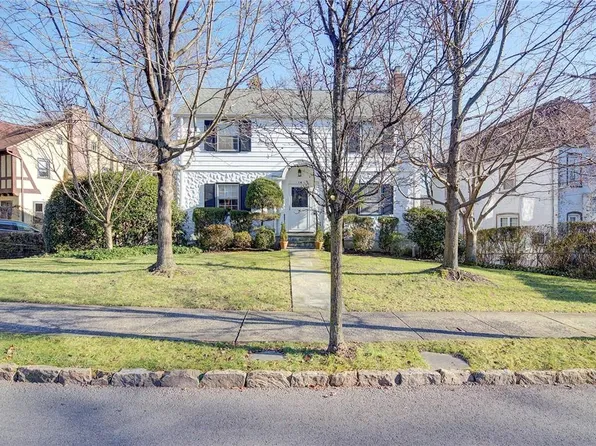 16 Parkview Drive, Bronxville, NY 10708