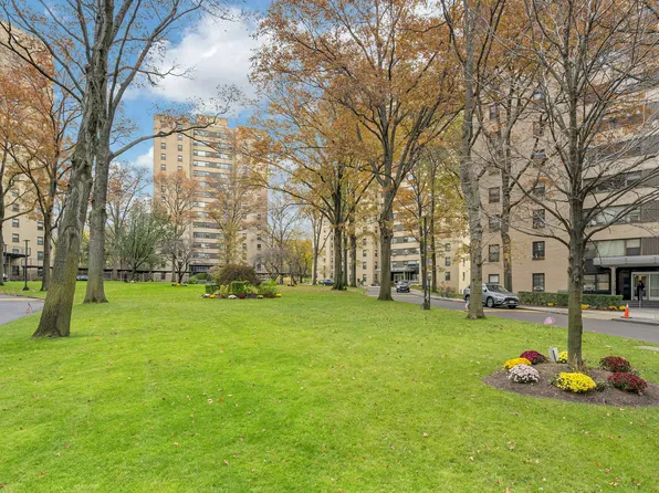 1 Fordham Hill Oval image 28 of 43