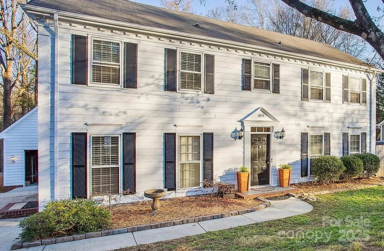 2010 Dembrigh Lane — Photo 3