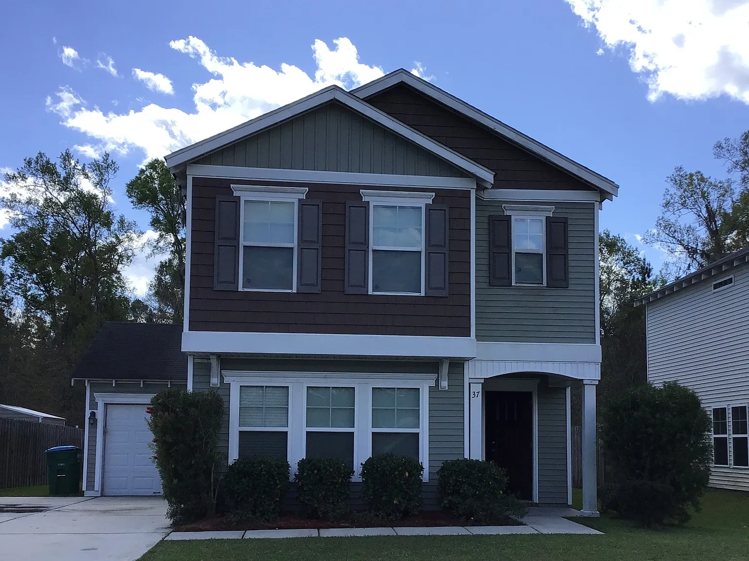 4 bed, 2.5 bath, 1924 sqft, $2,315 — Photo 1