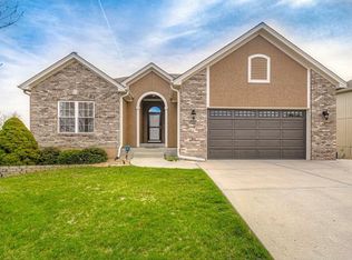 11041 N Laurel Ave, Kansas City, MO 64157