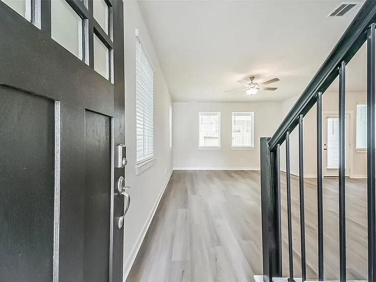 583 Avisa Dr — Photo 4