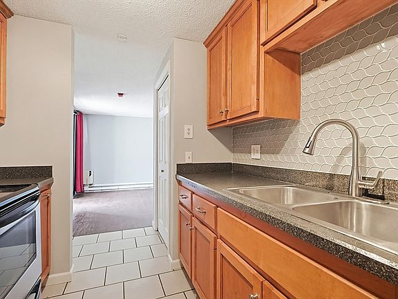 5th image of 155 Saint Barnabe St APT 1B