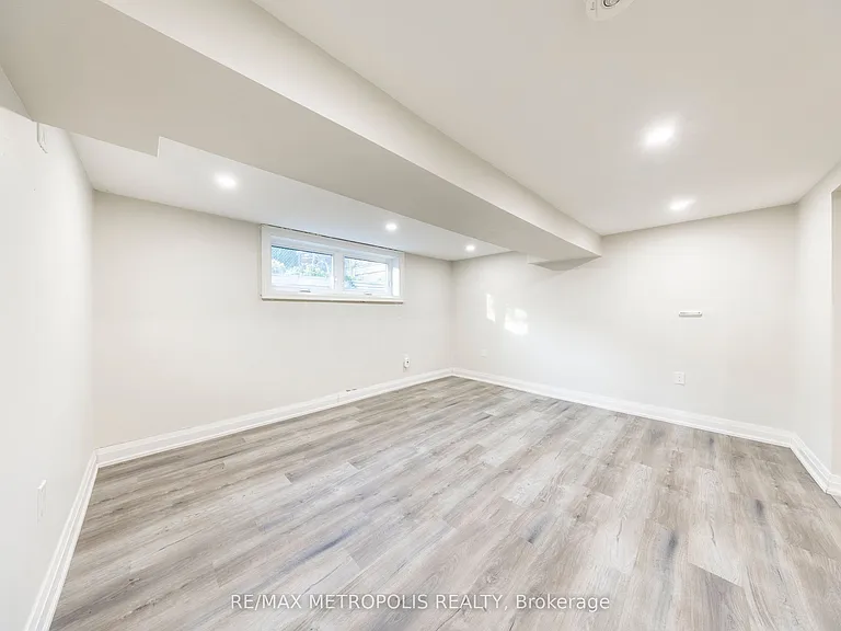 21 Hills Rd #BASEMENT — Photo 9