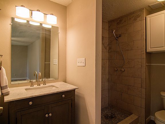 5th image of 306 Fleetwood Ct