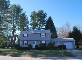 20 Peach Blossom Ln, Smithfield, RI 02828