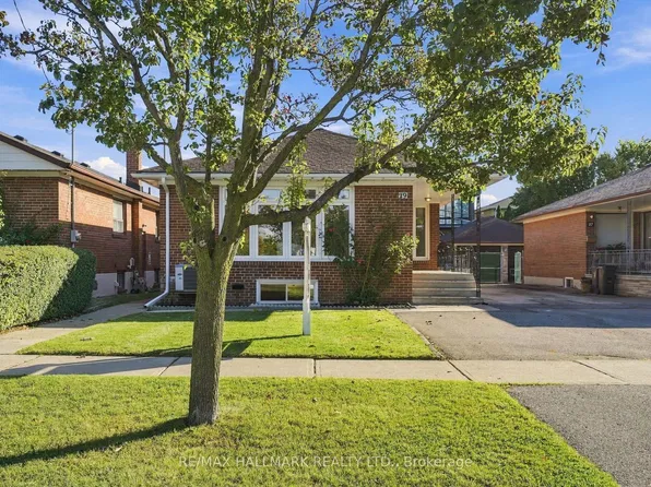 29 Willowbrook Rd, Toronto, ON M8Z 4A8