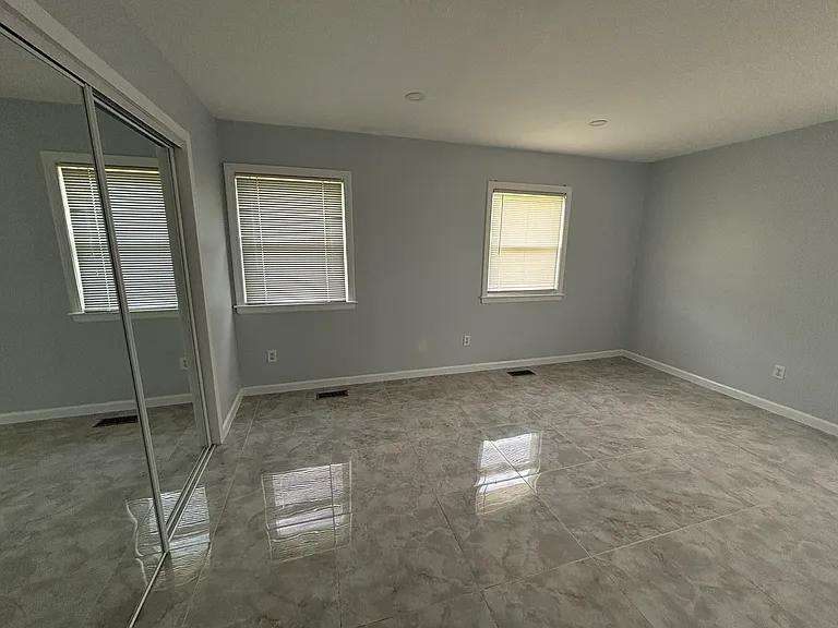 1911 Crimson Dr — Photo 17