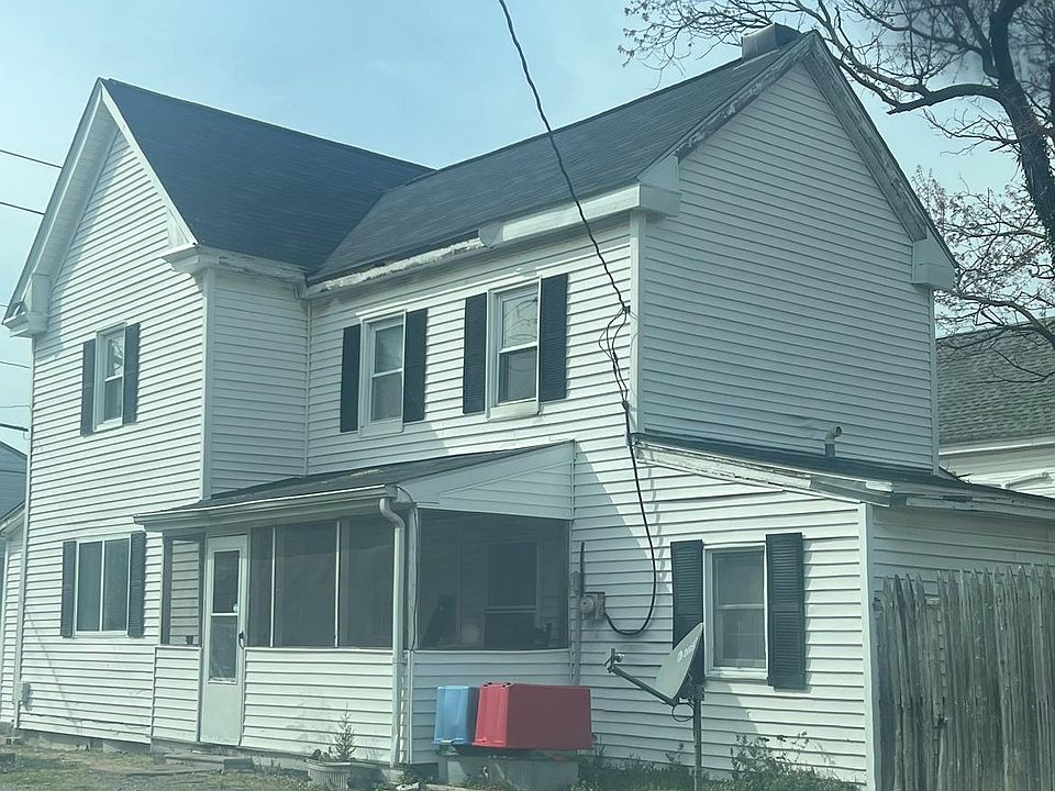 2nd image of 108 N Park St