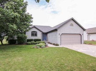 913 Sunset Dr, Cottage Grove, WI 53527