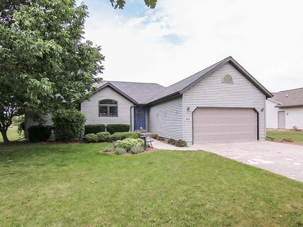 913 Sunset Dr, Cottage Grove, WI 53527