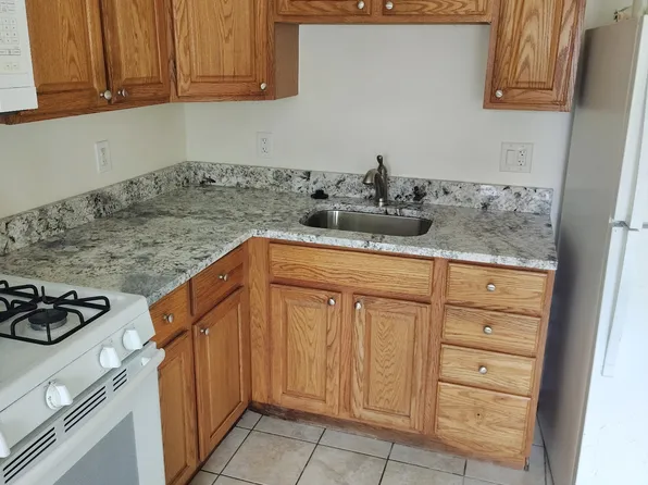 25634 Packard St, Roseville, MI 48066
