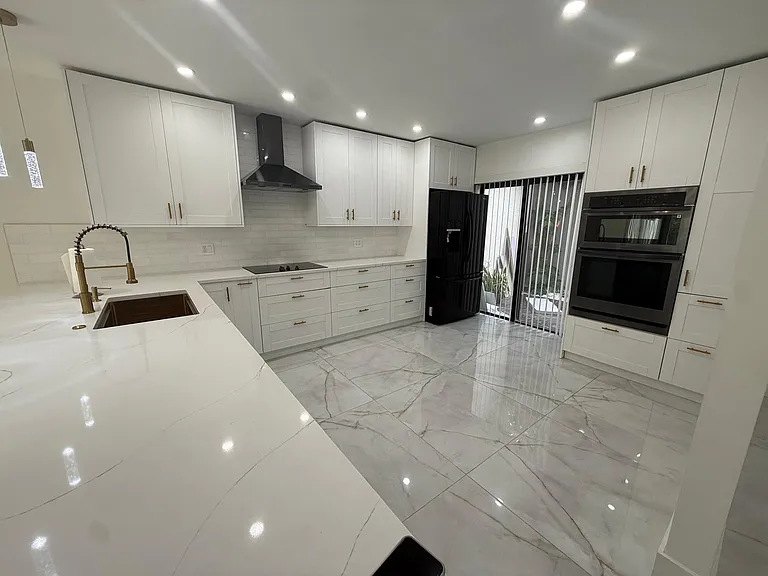 6744 Canary Palm Cir — Photo 16