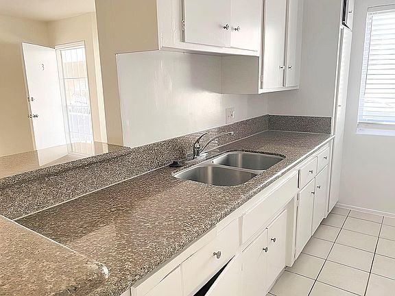 4th image of 4821 Rosewood Ave APT 3