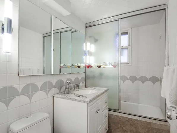 345 East 56th Street image 6 of 7