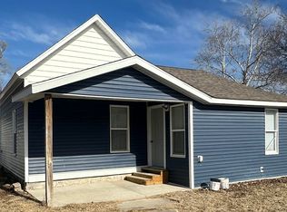 306 N 1st St E, Delta, IA 52550